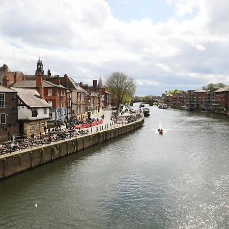 King Street - King Henry Iv 3*